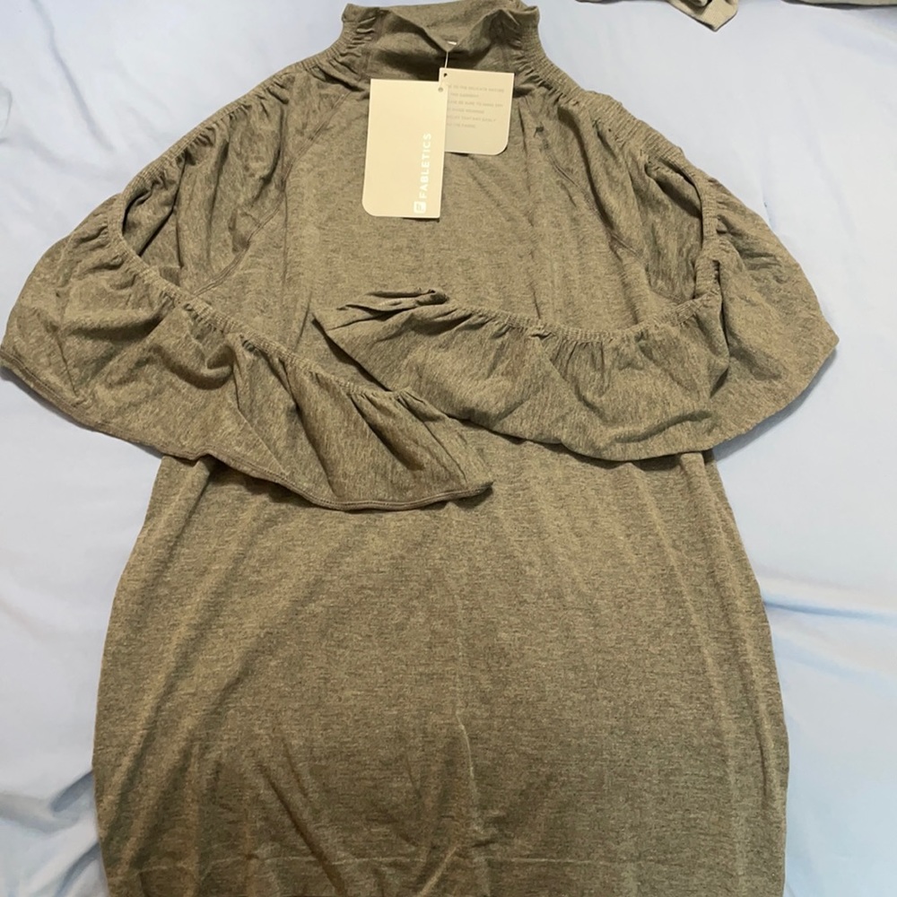 NWT Fabletics long-sleeved high neck grey shirt. Large